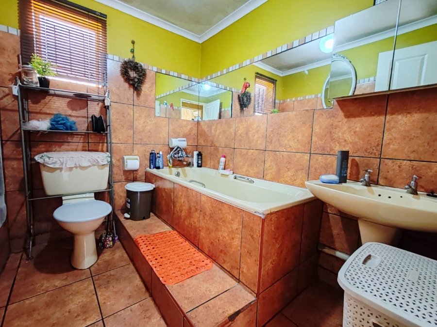4 Bedroom Property for Sale in Dassie Rand North West